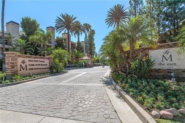 property at 5540 Owensmouth Ave