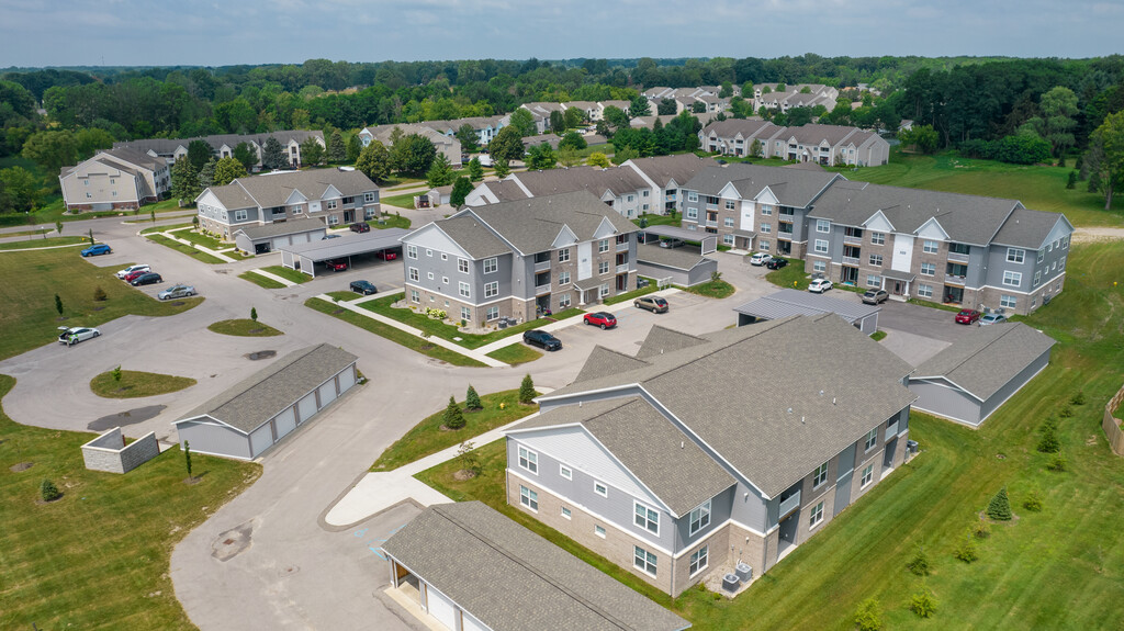 Bayberry Pointe Apartments in Grand Rapids, MI | ApartmentHomeLiving.com