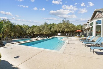 Legends on the Green Apartments in San Antonio, TX - Building Photo - Building Photo