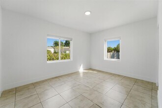 570 NW 49th St in Miami, FL - Building Photo - Building Photo