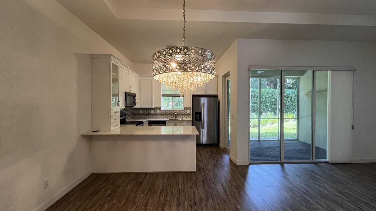 1140 Pioneer Way in Royal Palm Beach, FL - Building Photo