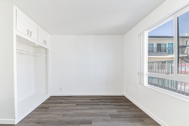 5005 August St in Los Angeles, CA - Building Photo - Building Photo