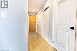 7 Erie Ave in Brantford, ON - Building Photo - Building Photo