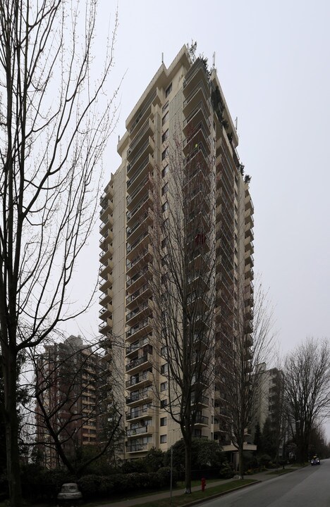 Paul Y. Mansion in Vancouver, BC - Building Photo