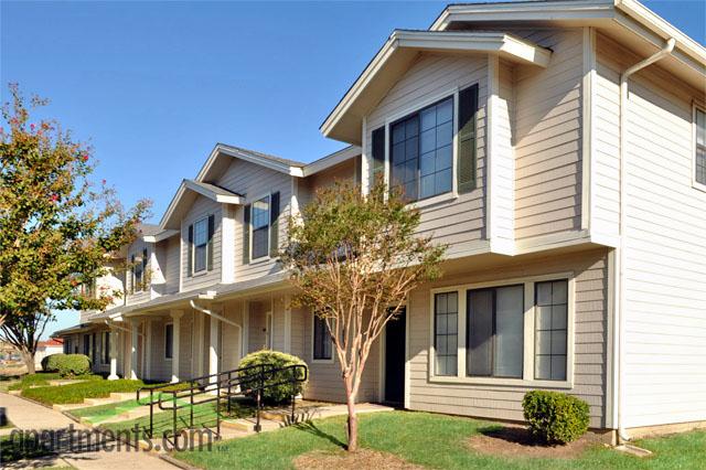 Village at Fox Creek in Killeen, TX - Building Photo