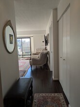 2111 Wisconsin Ave NW, Unit 317 in Washington, DC - Foto de edificio - Building Photo