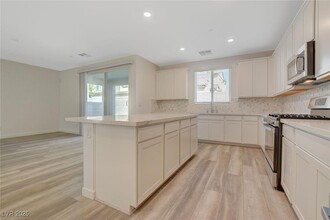 3699 Bright Aquarius Ln in Henderson, NV - Building Photo - Building Photo