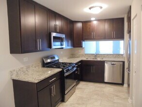 700 Silk Oak Ln in Crystal Lake, IL - Building Photo - Building Photo