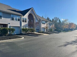 51 Deer Ct Dr in Middletown, NY - Foto de edificio - Building Photo