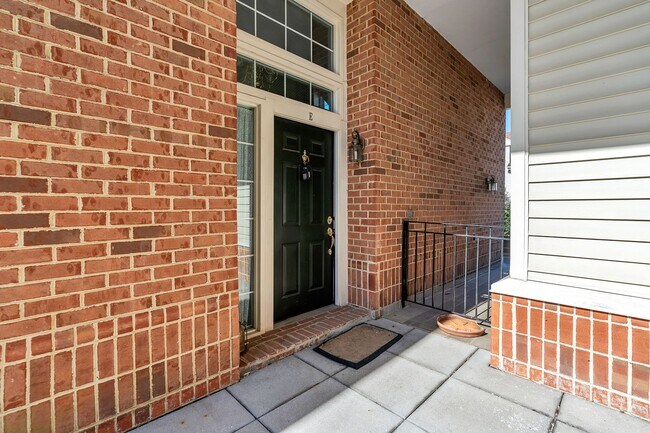 7037 Haycock Rd in Falls Church, VA - Building Photo - Building Photo