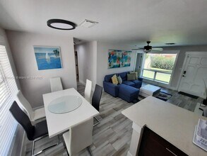 1102 N 14th Ave in Hollywood, FL - Building Photo - Building Photo