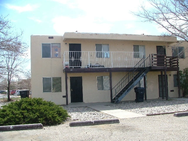 233 Hanosh Ct SE in Albuquerque, NM - Foto de edificio - Building Photo