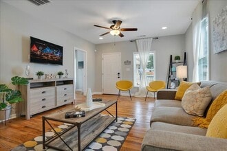 956 Mayson Turner Rd NW in Atlanta, GA - Building Photo - Building Photo