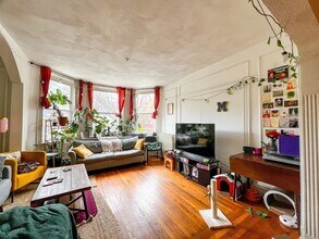 144 Coolidge St in Brookline, MA - Foto de edificio - Building Photo