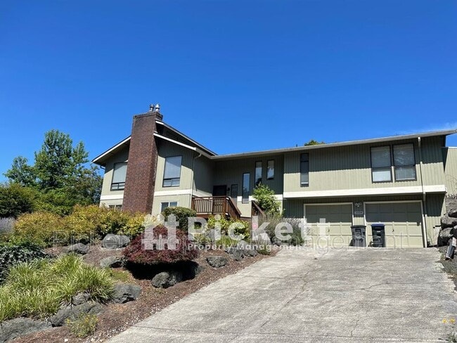 property at 1058 NE Sol Vei St