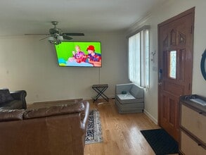 284 Semton Blvd in Franklin Square, NY - Building Photo - Building Photo