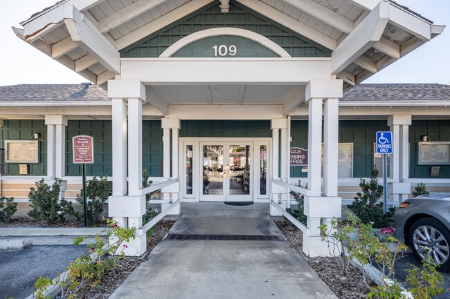 Seasons at Redondo Beach in Redondo Beach, CA - Foto de edificio - Building Photo