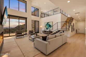 6975 North 39th Pl in Paradise Valley, AZ - Building Photo - Building Photo