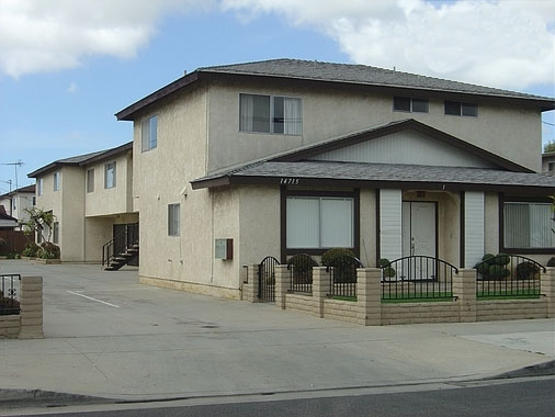 The South Budlong Apartments in Gardena, CA - Building Photo