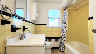 409 Market St in Elmwood Park, NJ - Building Photo - Building Photo