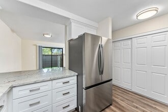 7401 Auburn Oaks Ct in Citrus Heights, CA - Building Photo - Building Photo