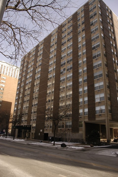 The Commodore in Chicago, IL - Building Photo