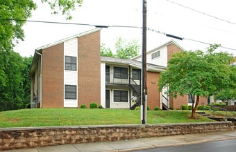 Victoria Square Apartments in Charlotte, NC - Foto de edificio - Building Photo