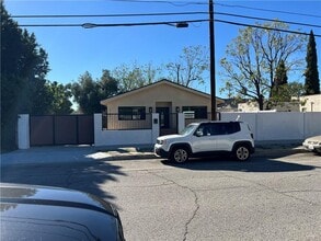 11251 Kewen Ave in San Fernando, CA - Building Photo - Building Photo