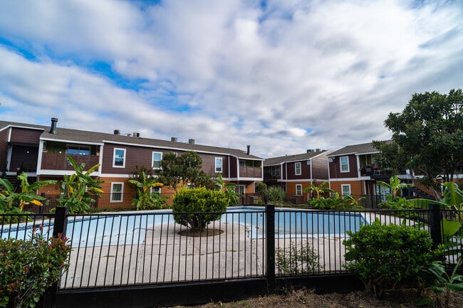 Northgate Apartments in Houston, TX - Foto de edificio - Building Photo