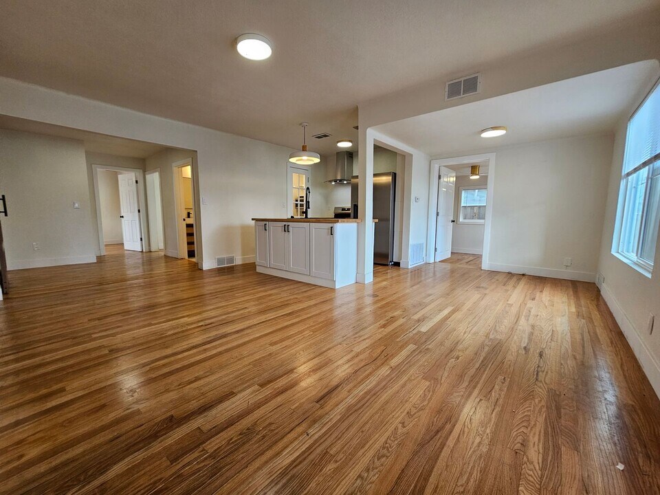 8195 W 14th Ave in Lakewood, CO - Building Photo