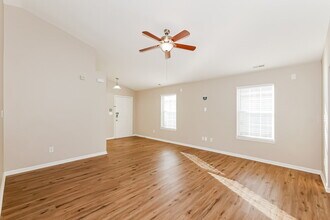 648 Cloverfield Ln in Greenwood, IN - Building Photo - Building Photo