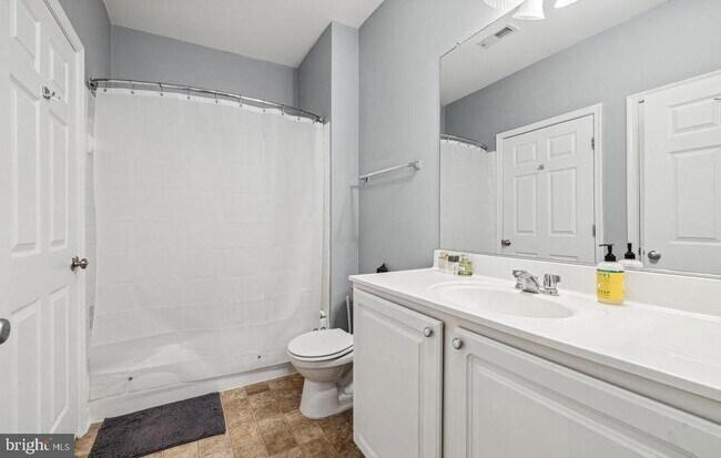 22655 Blue Elder Terrace-Unit -201 in Ashburn, VA - Building Photo - Building Photo