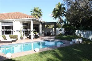2524 Bay Pointe Ct