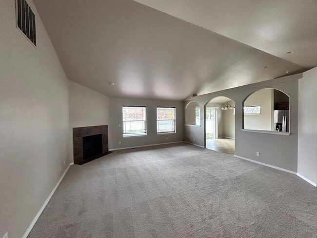 8016 Salmonberry Lp in Hayden, ID - Building Photo - Building Photo