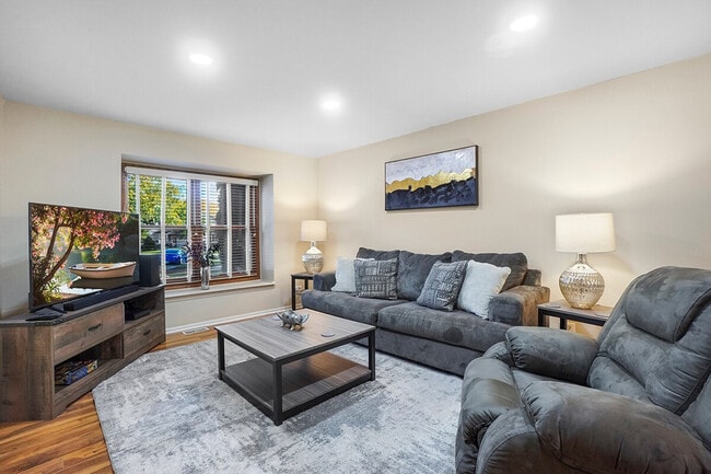 2323 Woodview Ln