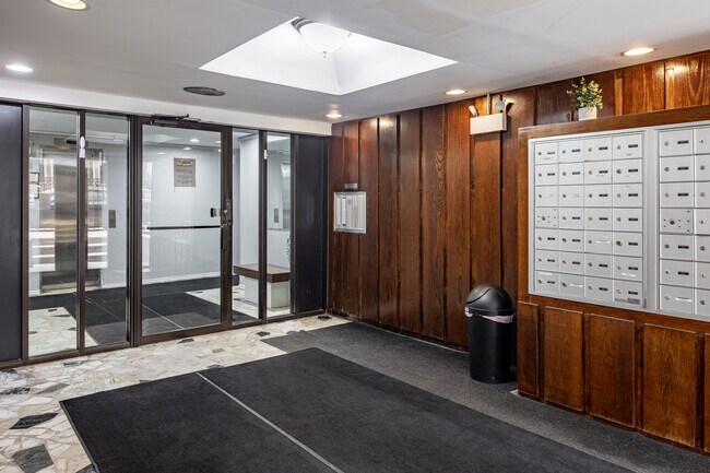 3161 N Cambridge Ave in Chicago, IL - Foto de edificio - Lobby