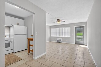 378 Sheffield P in West Palm Beach, FL - Building Photo - Building Photo