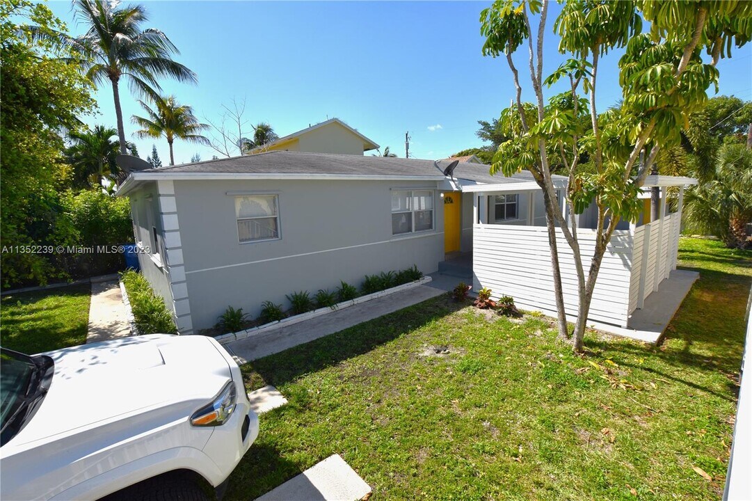 703 N 5th St-Unit -2 in Lantana, FL - Building Photo