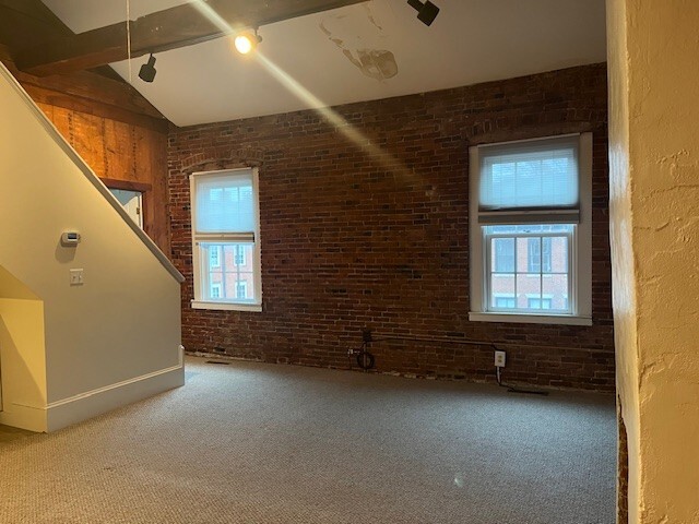 10 State St, Unit 310 in Newburyport, MA - Foto de edificio - Building Photo