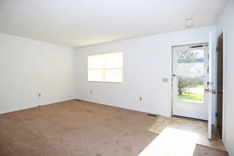 Crystal Commons Townhomes in Rochester, NY - Building Photo - Interior Photo