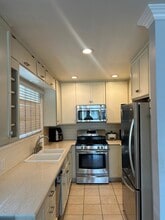 14 N Alboni Pl in Long Beach, CA - Building Photo - Building Photo