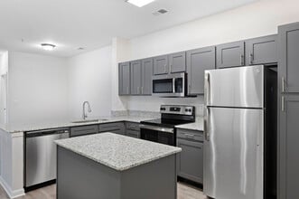 Almaville Apartment Homes in Smyrna, TN - Foto de edificio - Building Photo