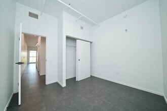 127 Bannatyne Av in Winnipeg, MB - Building Photo - Building Photo