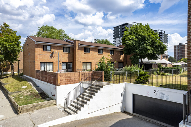 Gosford Apartments in Toronto, ON - Building Photo - Building Photo