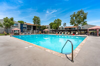 West Fifth Apartments in Ontario, CA - Foto de edificio - Building Photo