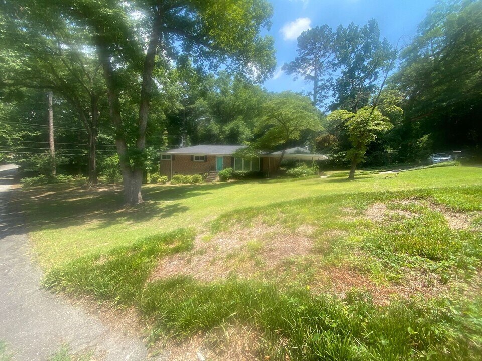 1524 Alpine Dr in West Columbia, SC - Building Photo