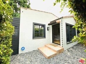 8062 Waring Ave in Los Angeles, CA - Building Photo - Building Photo