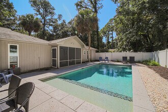 16 Pelican St in Hilton Head Island, SC - Building Photo - Building Photo
