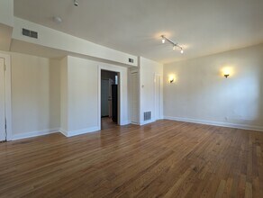 4032 N Ashland Ave, Unit 4040-3E in Chicago, IL - Building Photo - Building Photo