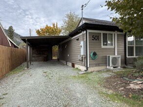 501 NE Broadway St in Myrtle Creek, OR - Building Photo - Building Photo